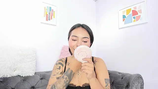 miss soffi  online show from 11.05.25