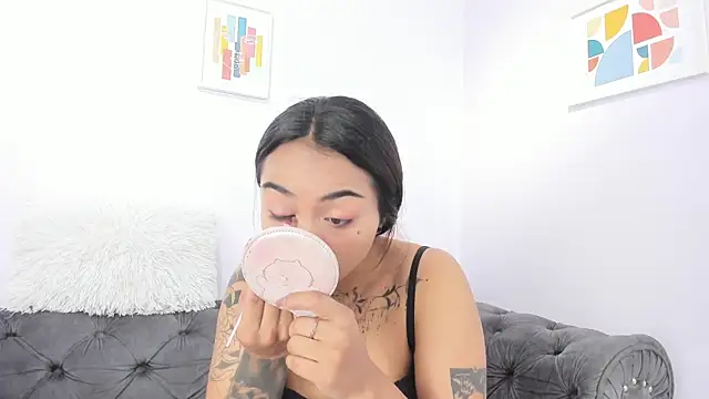 miss soffi  online show from 11.10.25