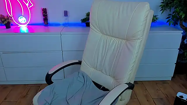 Kamilla Hot online show from 02.16.25