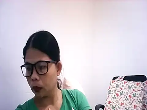 Snapshot of pinay_milfxx chatting on 11.08.25 pinay milfxx online show from 11.08.25