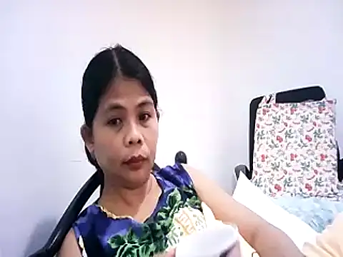 Snapshot of pinay_milfxx chatting on 11.29.25 pinay milfxx online show from 11.29.25