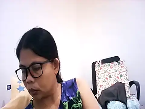 Snapshot of pinay_milfxx chatting on 12.17.25 pinay milfxx online show from 12.17.25