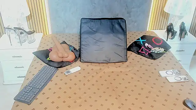 Snapshot of NahomyOwen chatting on 05.28.26 NahomyOwen online show from 05.28.26