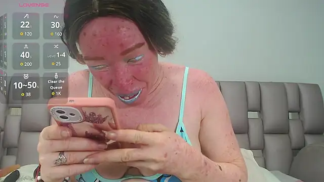 Kittywhiteass online show from 09.11.25