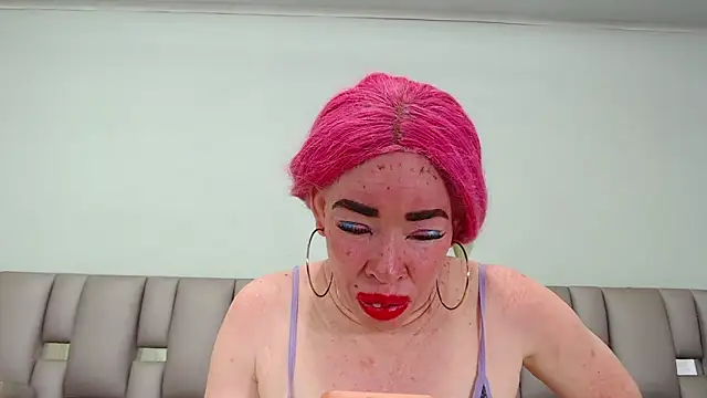 Kittywhiteass online show from 11.22.25