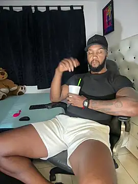 Snapshot of blackdrey18 chatting on 06.21.26 blackdrey18 online show from 06.21.26