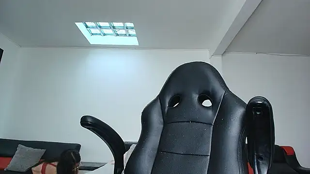 Snapshot of yesie_hot chatting on 02.17.26 yesie hot online show from 02.17.26