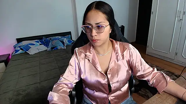 Snapshot of yesie_hot chatting on 03.21.26 yesie hot online show from 03.21.26