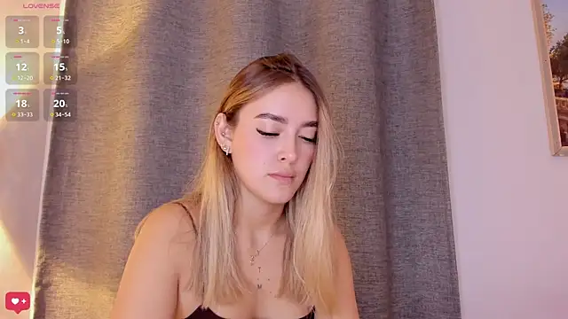 Assh lee  online show from 10.10.25