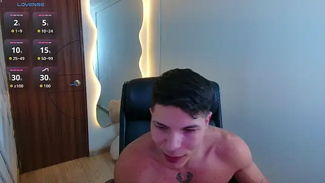 Snapshot of harrisoncuper chatting on 05.19.26 harrisoncuper online show from 05.19.26