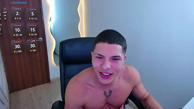 Snapshot of harrisoncuper chatting on 05.25.26 harrisoncuper online show from 05.25.26