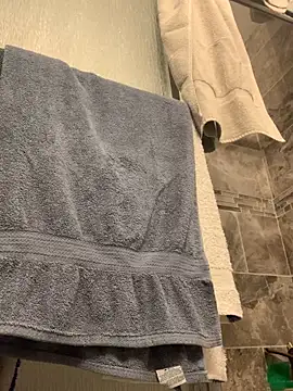 Snapshot of KcCumz19 chatting on 12.21.25 KcCumz19 online show from 12.21.25