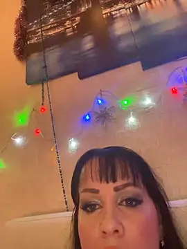 Lolaley2 online show from 01.17.25