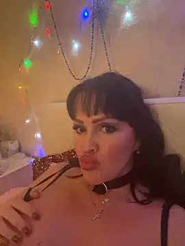 Lolaley2 online show from 01.27.25