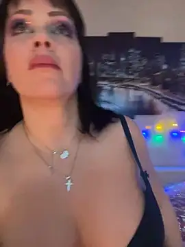 Lolaley2 online show from 02.14.25