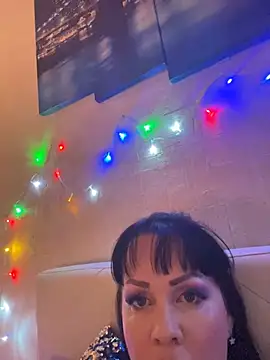 Lolaley2 online show from 02.19.25