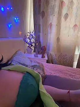 Lolaley2 online show from 03.17.25