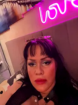 Lolaley2 online show from 10.15.25