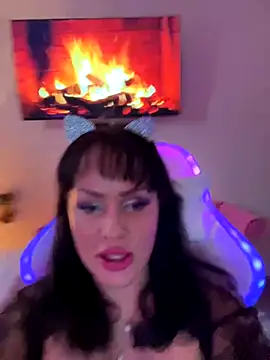 Lolaley2 online show from 10.24.25