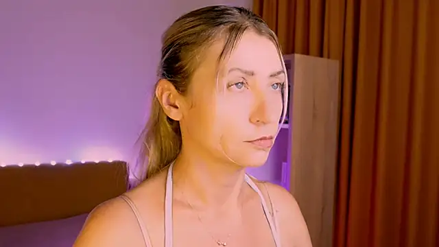 ZoeGrant online show from 07.04.26