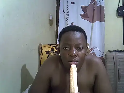 Snapshot of Ebonyceline chatting on 09.21.25 Ebonyceline online show from 09.21.25