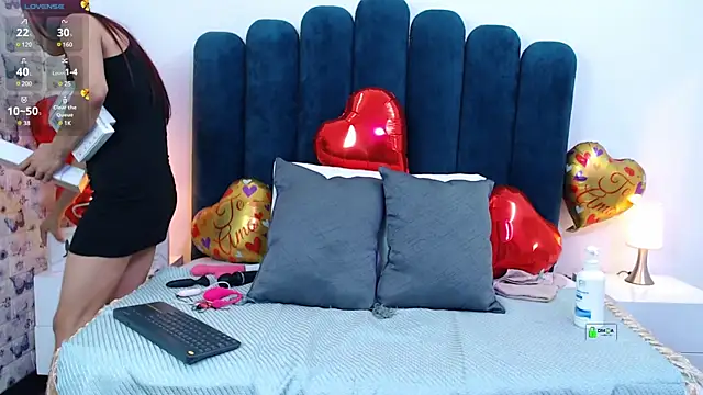 Snapshot of Alexawt chatting on 02.18.25 Alexawt online show from 02.18.25