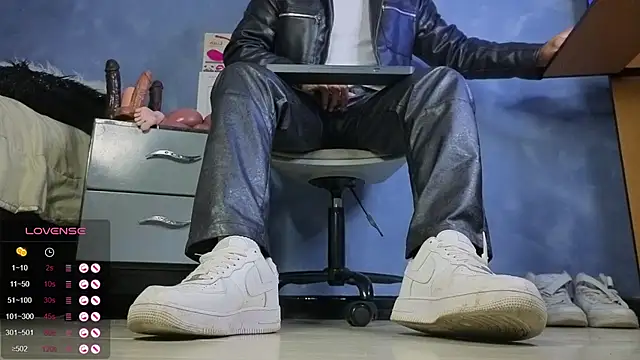 Snapshot of TomLover_12 chatting on 02.24.26 TomLover 12 online show from 02.24.26