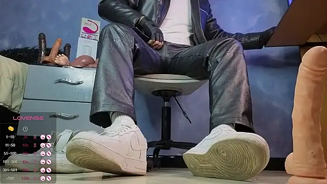 Snapshot of TomLover_12 chatting on 02.26.26 TomLover 12 online show from 02.26.26