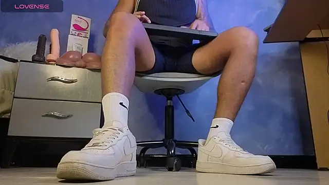 Snapshot of TomLover_12 chatting on 03.06.26 TomLover 12 online show from 03.06.26