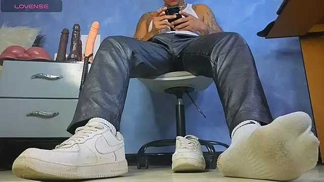 TomLover 12 online show from 08.04.26