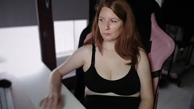 Snapshot of Exotic-Desire chatting on 12.18.25 Exotic-Desire online show from 12.18.25