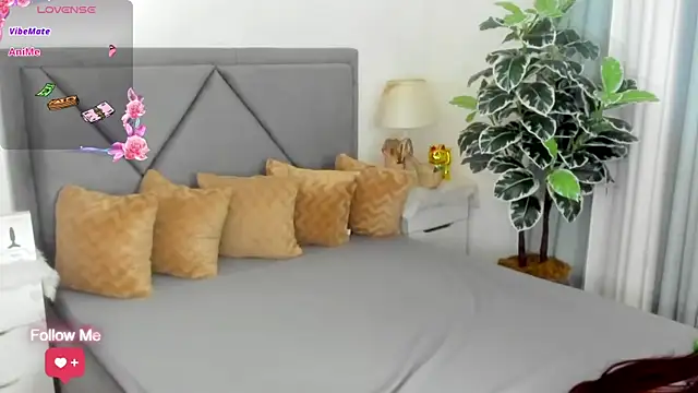 Snapshot of Miss_Cattleya69 chatting on 11.17.25 Miss Cattleya69 online show from 11.17.25