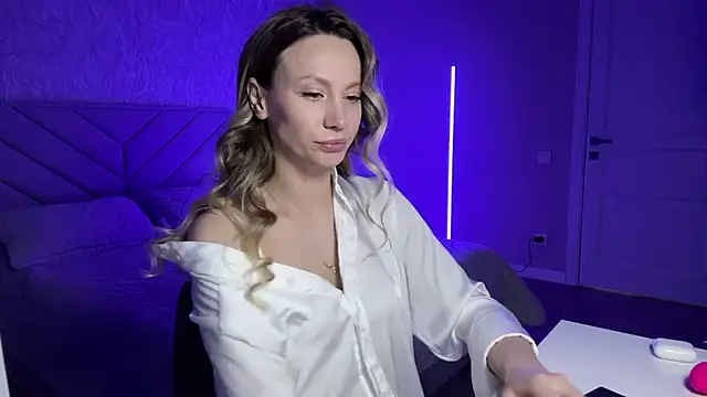 Alice Wonders online show from 02.07.25