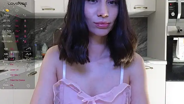 Alice Wonders online show from 10.10.25