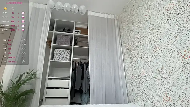 Evan  White  online show from 09.14.25