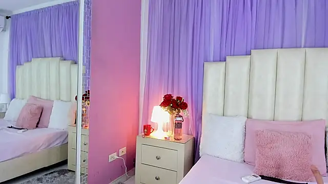 Snapshot of lulumars chatting on 12.20.24 lulumars online show from 12.20.24