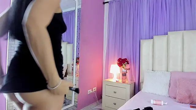 Snapshot of lulumars chatting on 12.21.24 lulumars online show from 12.21.24