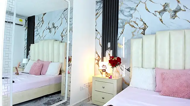 Snapshot of lulumars chatting on 01.20.25 lulumars online show from 01.20.25