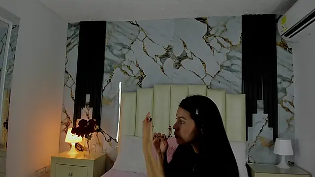 Snapshot of lulumars chatting on 02.14.25 lulumars online show from 02.14.25