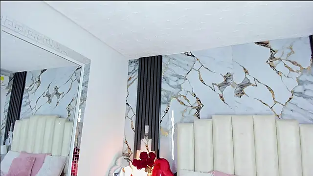 Snapshot of lulumars chatting on 02.15.25 lulumars online show from 02.15.25