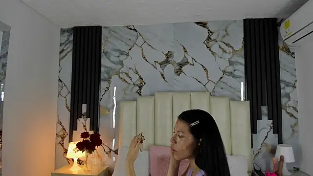 Snapshot of lulumars chatting on 02.18.25 lulumars online show from 02.18.25