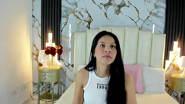 Snapshot of lulumars chatting on 09.25.25 lulumars online show from 09.25.25