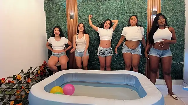 Snapshot of lulumars chatting on 10.18.25 lulumars online show from 10.18.25