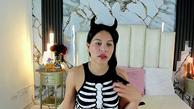 Snapshot of lulumars chatting on 10.28.25 lulumars online show from 10.28.25