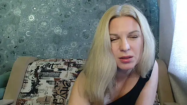 BlondeFox online show from 10.13.25