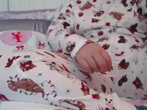 Snapshot of RealLittleRedRidingHood chatting on 11.12.25 RealLittleRedRidingHood online show from 11.12.25