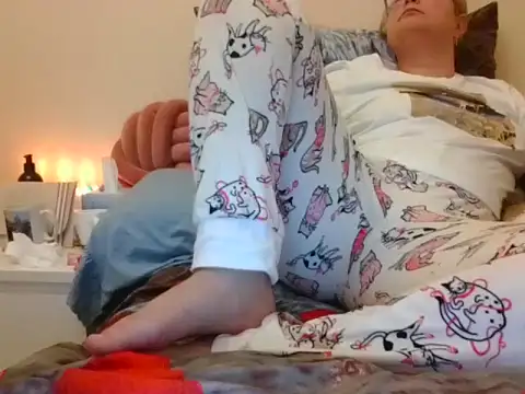 Snapshot of RealLittleRedRidingHood chatting on 11.16.25 RealLittleRedRidingHood online show from 11.16.25