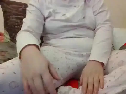 Snapshot of RealLittleRedRidingHood chatting on 11.18.25 RealLittleRedRidingHood online show from 11.18.25