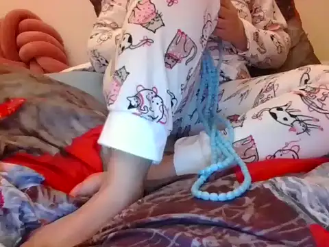 Snapshot of RealLittleRedRidingHood chatting on 11.22.25 RealLittleRedRidingHood online show from 11.22.25