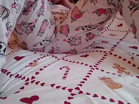 Snapshot of RealLittleRedRidingHood chatting on 11.24.25 RealLittleRedRidingHood online show from 11.24.25